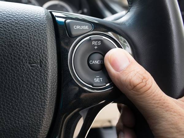 Cruise control là gì? Tại sao bạn nên sử dụng Cruise control khi lái xe?