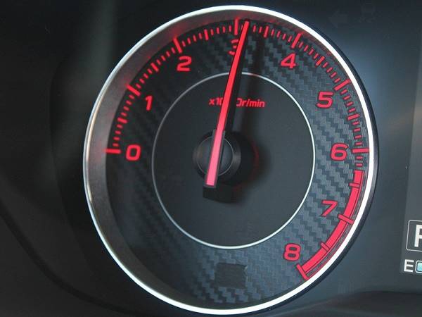 Vòng tua máy là gì? Tại sao nó quan trọng đến vậy?