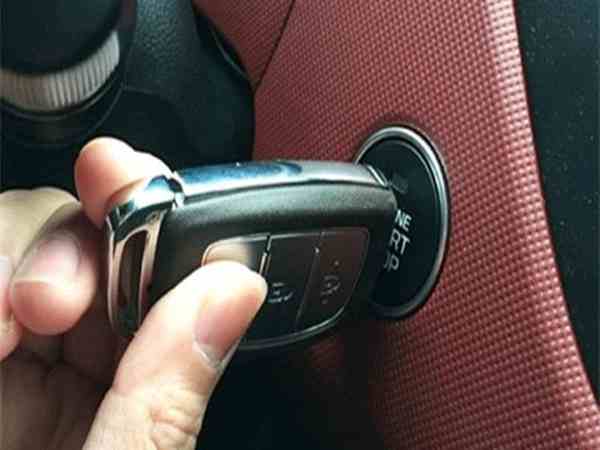 Dấu hiệu nhận biết chìa khóa ô tô hết pin