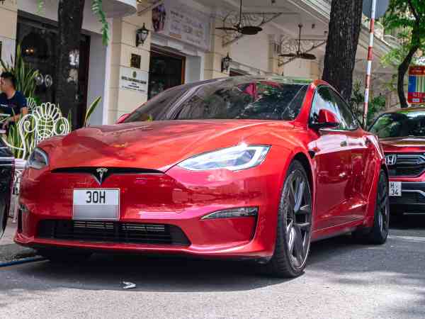Tesla Model S Plaid: 1.020 mã lực
