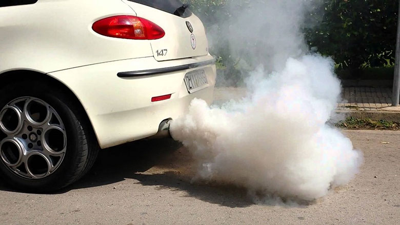 Cách khắc phục xe ô tô nổ máy ra khói trắng