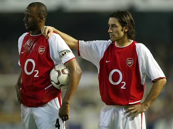 Patrick Vieira trái / Robert Pires phải là những huyền thoại Arsenal nổi tiếng nhất