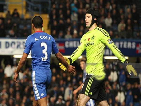 Petr Čech phải / Cole trái là những huyền thoại Chelsea nổi tiếng