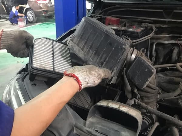 Bộ tản nhiệt ô tô cần thay thế khi quạt tản nhiệt không hoạt động