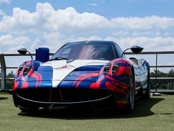 Pagani Huayra là 1 con xe trong bộ sưu tập siêu xe của Minh Nhựa