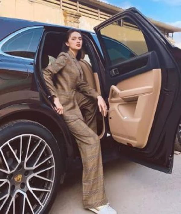 Lamborghini Aventador là 1 trong những siêu xe của Hương Giang