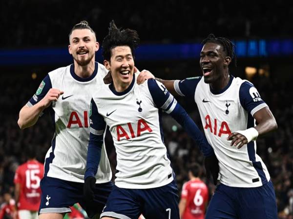 Bóng đá Anh 5/2: Tottenham đánh bại Brentford áp sát MU