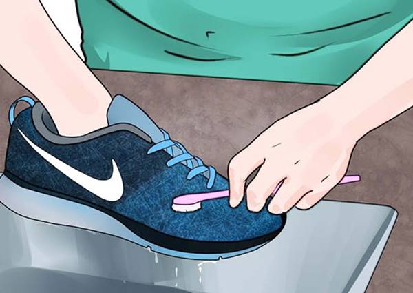 Vệ sinh giày đá bóng Vệ sinh giày đá bóng