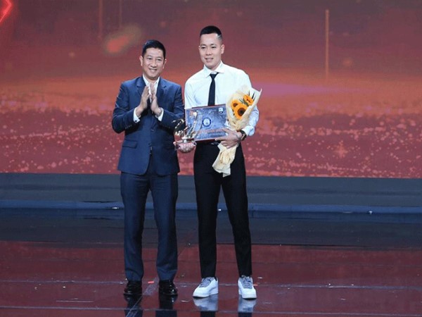 Thanh Bình – Cái duyên và cái đầu lạnh nơi vòng cấm