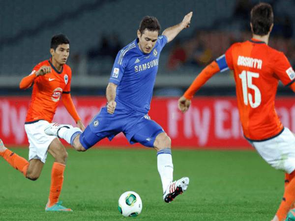 Thuận chân phải đá cánh nào? Thuận chân phải đá cánh nào?