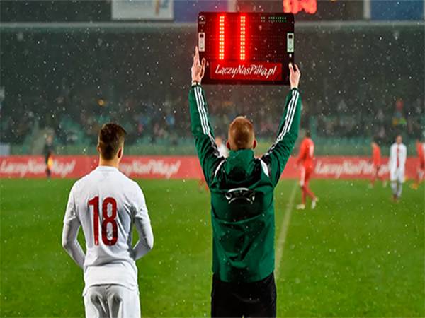 Luật thay người trong bóng đá theo chuẩn FIFA