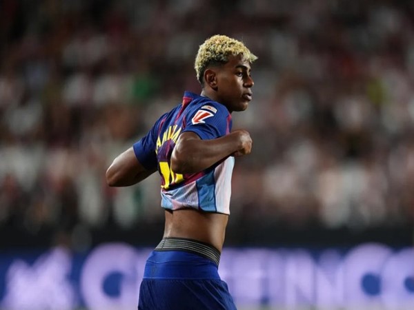 Tin BĐ: HLV Flick cảnh báo ở Barcelona Yamal phản ứng