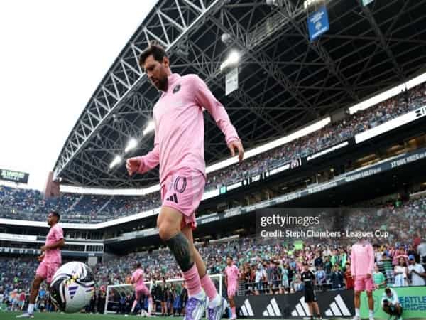 Giá trị vượt ngoài sân cỏ