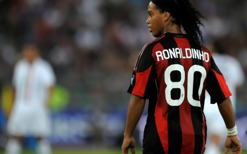 Số áo của Ronaldinho tại câu lạc bộ