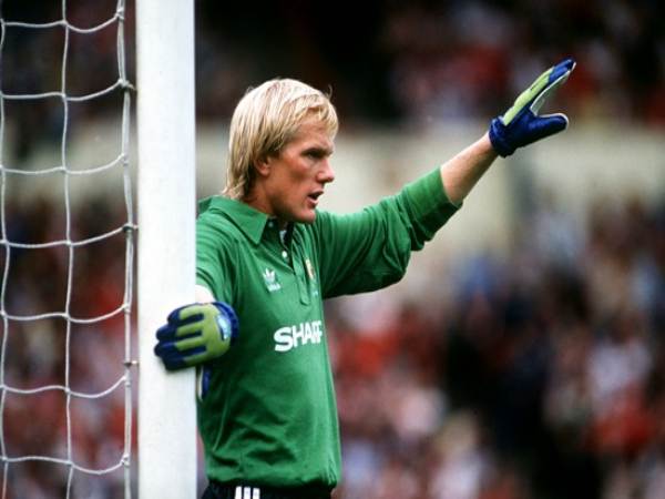 Thủ môn Gary Bailey